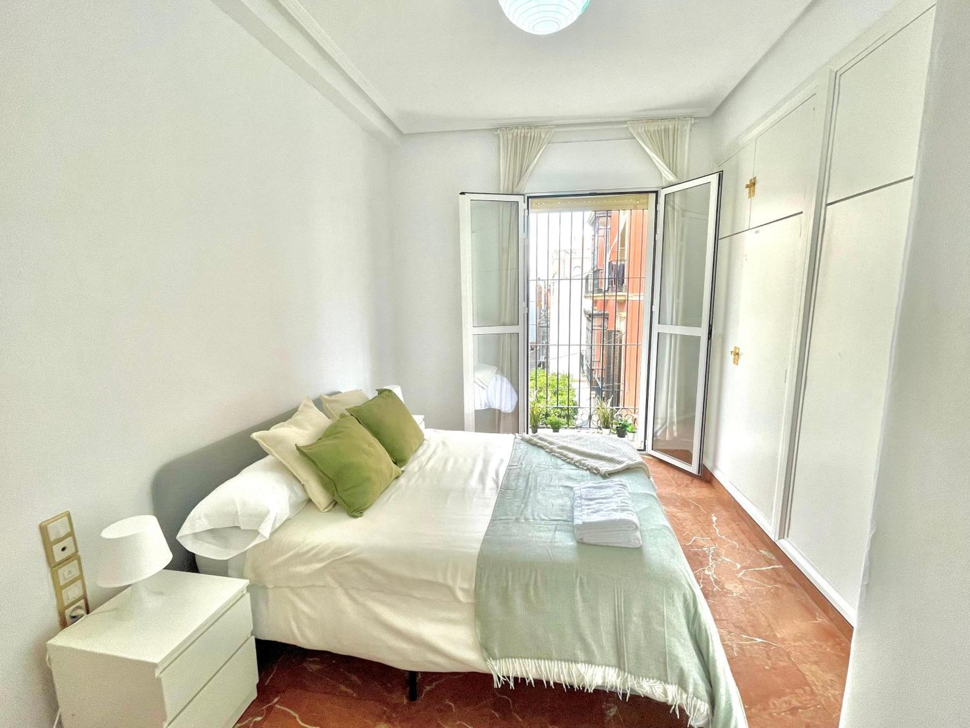Appartement Enorme Y Luminoso 13 Personas Con Balcones En El Corazon De Séville